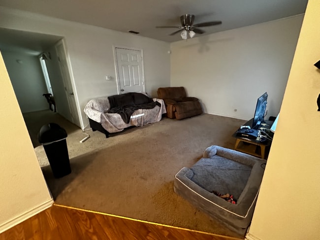 Building Photo - 852 W Vanderbilt St