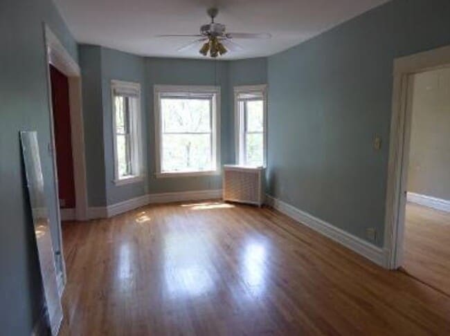 Building Photo - 1342 W Farwell Ave