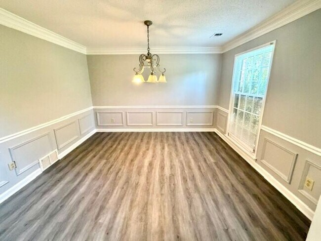 Foto del edificio - Now Leasing 4 bedroom 2.5 bath home-Southeast Memphis