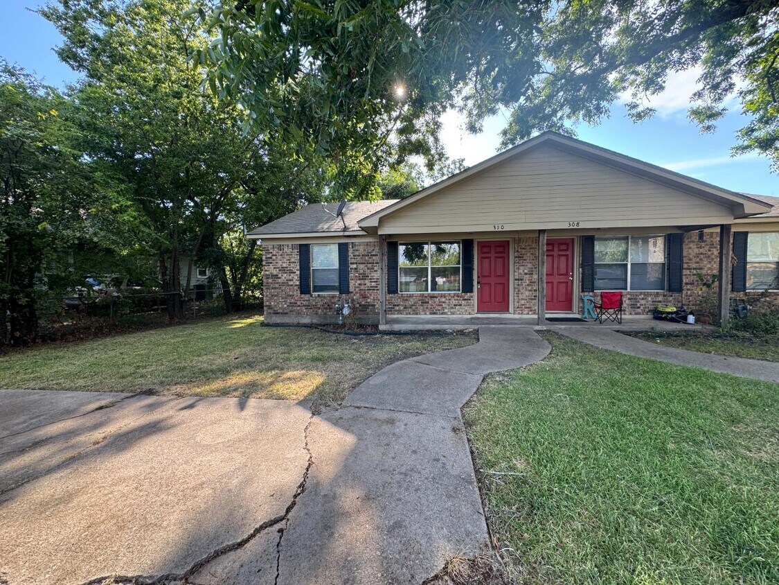 Foto principal - 304 McBride St