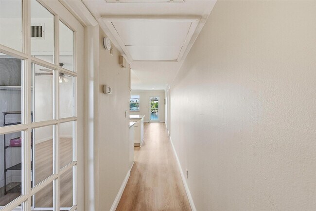 Foto del edificio - 801 NE 18th Ct