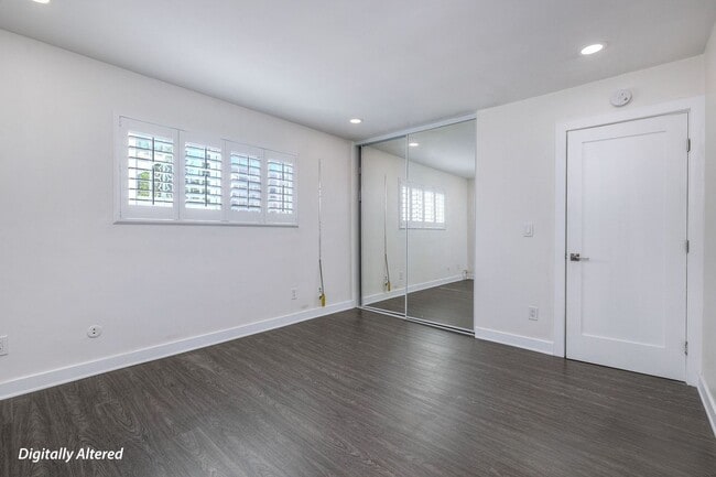 Building Photo - Updated 2-bedroom 2-bath condo in North Park!