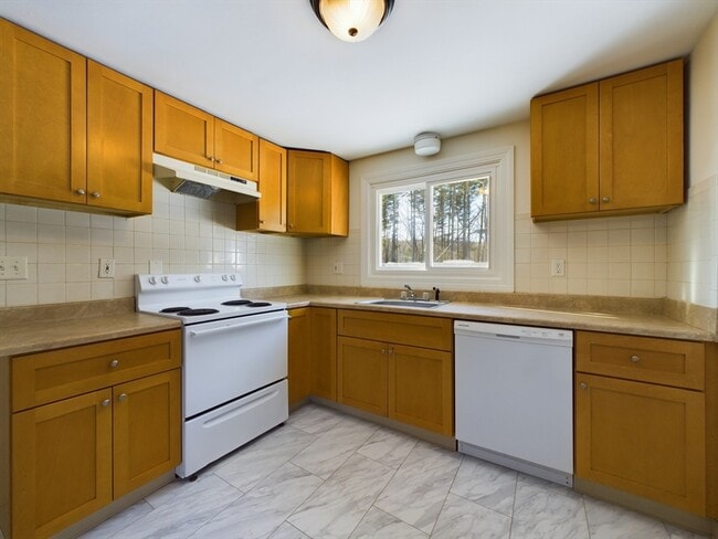 Foto del edificio - 97 Old Post Rd