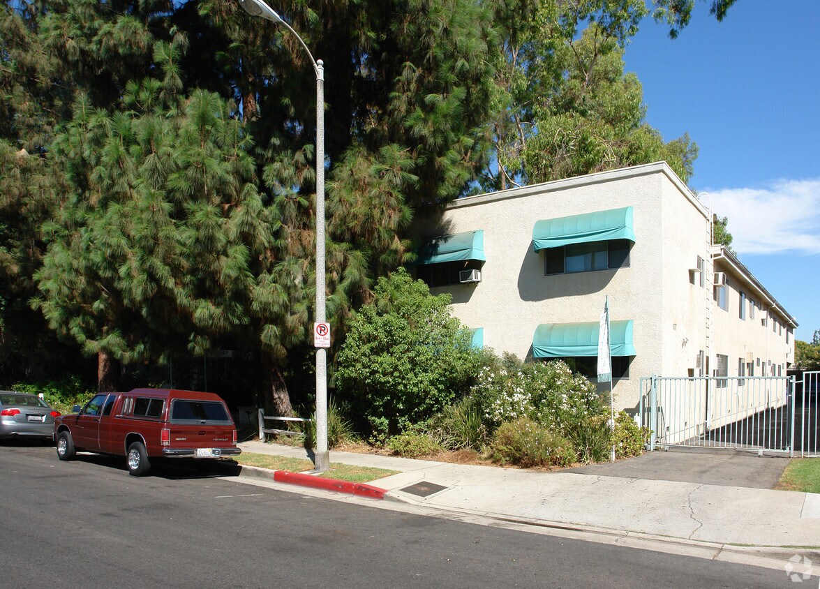 Edificio - 18645-1865 Collins St