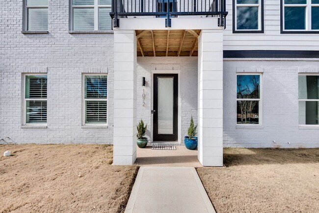 Foto del edificio - Gorgeous 3/3.5 Townhome Minutes From Downt...