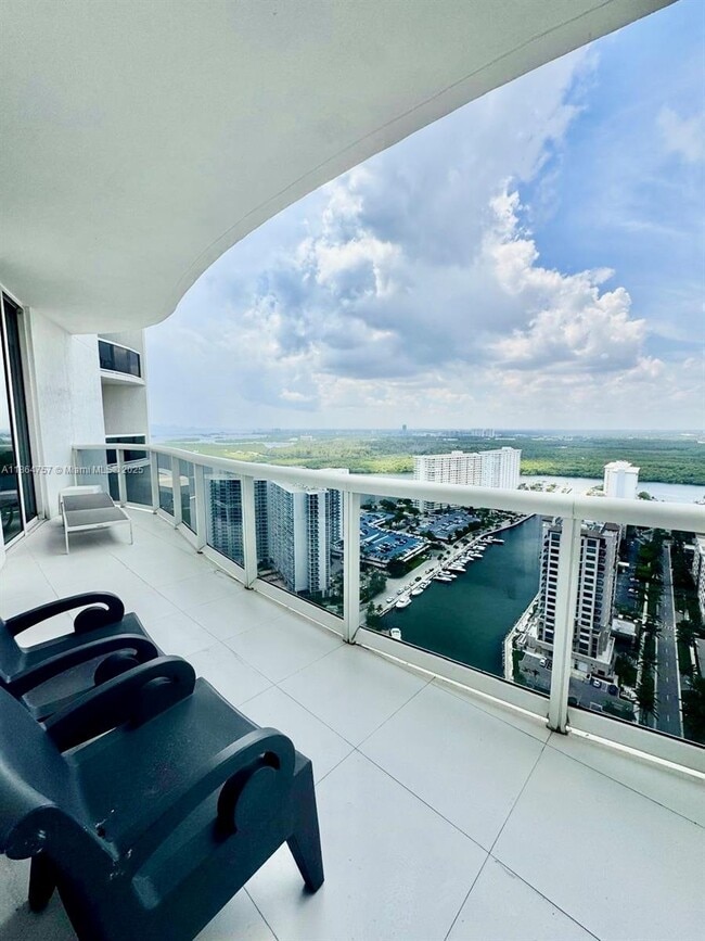 Building Photo - 15901 Collins Ave