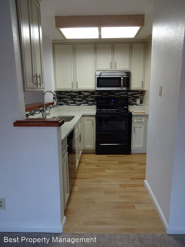 Building Photo - 3 br, 2 bath House - 6986 Stagecoach Rd. #G