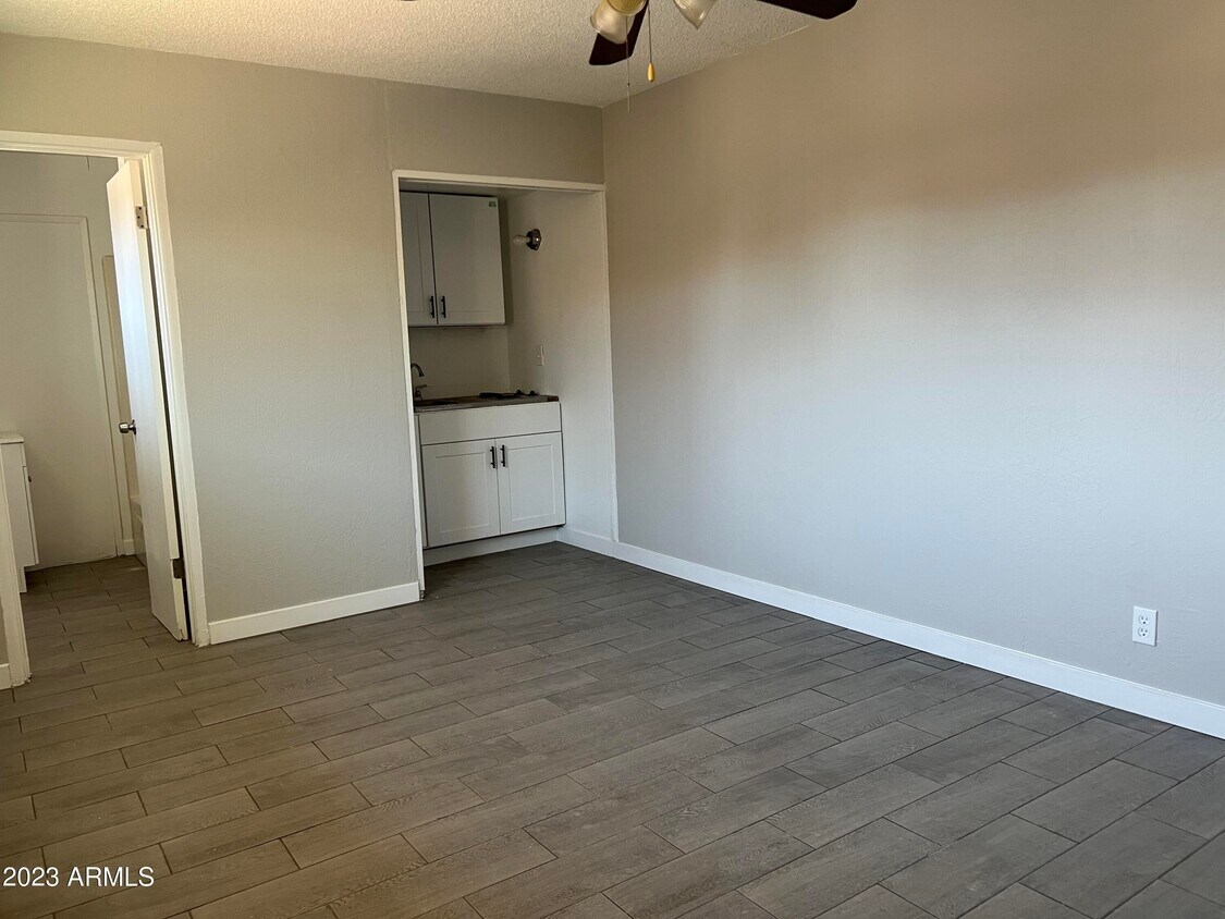 6413 E Avalon St Unit E, Mesa, AZ 85205 Room for Rent in Mesa, AZ