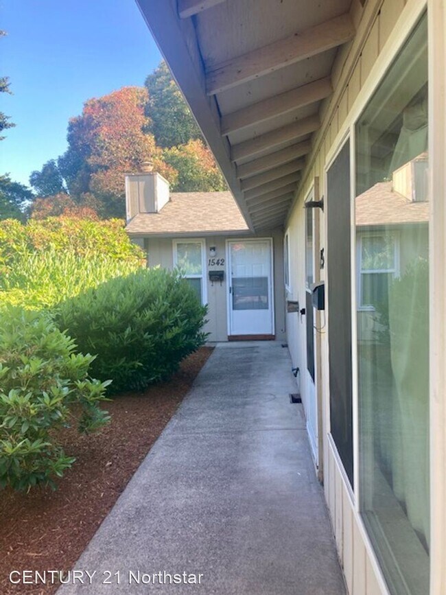 Foto del edificio - 2 br, 1 bath House - 1542 SE Tacoma Street