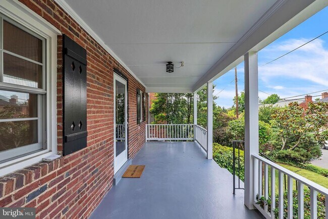 Foto del edificio - 4306 Alton Pl NW