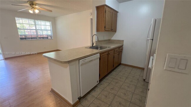 Foto del edificio - 10480 NW 8th St