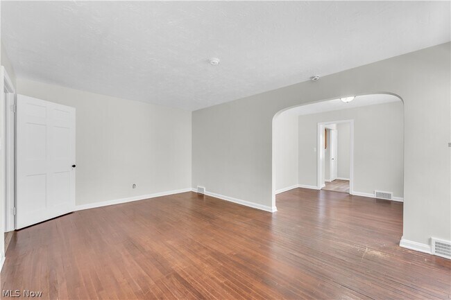 Foto del edificio - 16004 Invermere Ave