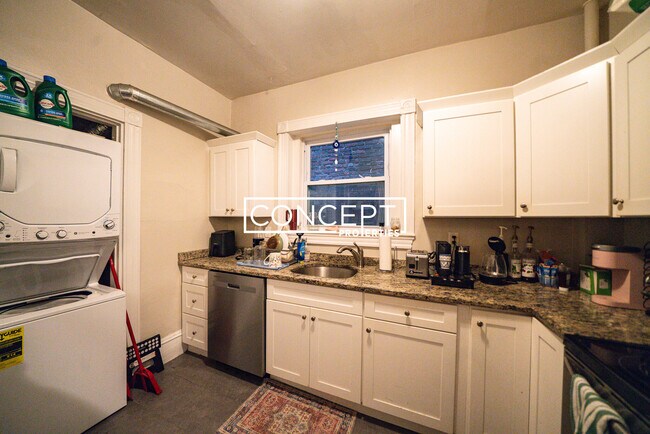 Building Photo - 614 Columbus Ave