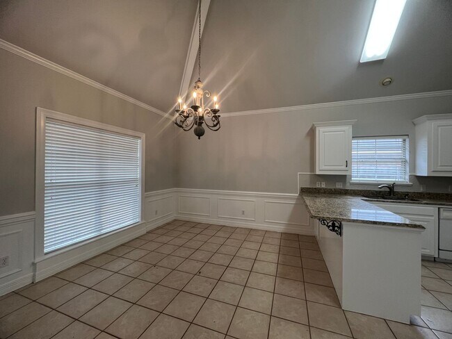 Foto del edificio - Gated Azalea Gardens Beauty!