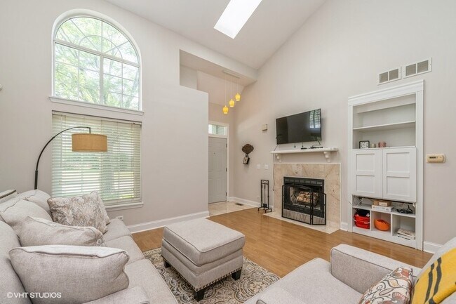 Foto del edificio - 9 Larkspur Ct