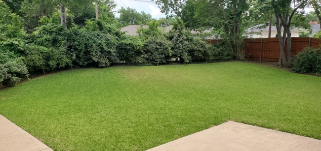 Building Photo - 601 Cliffside Dr