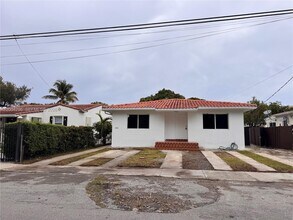Building Photo - 2803 SW 26th St
