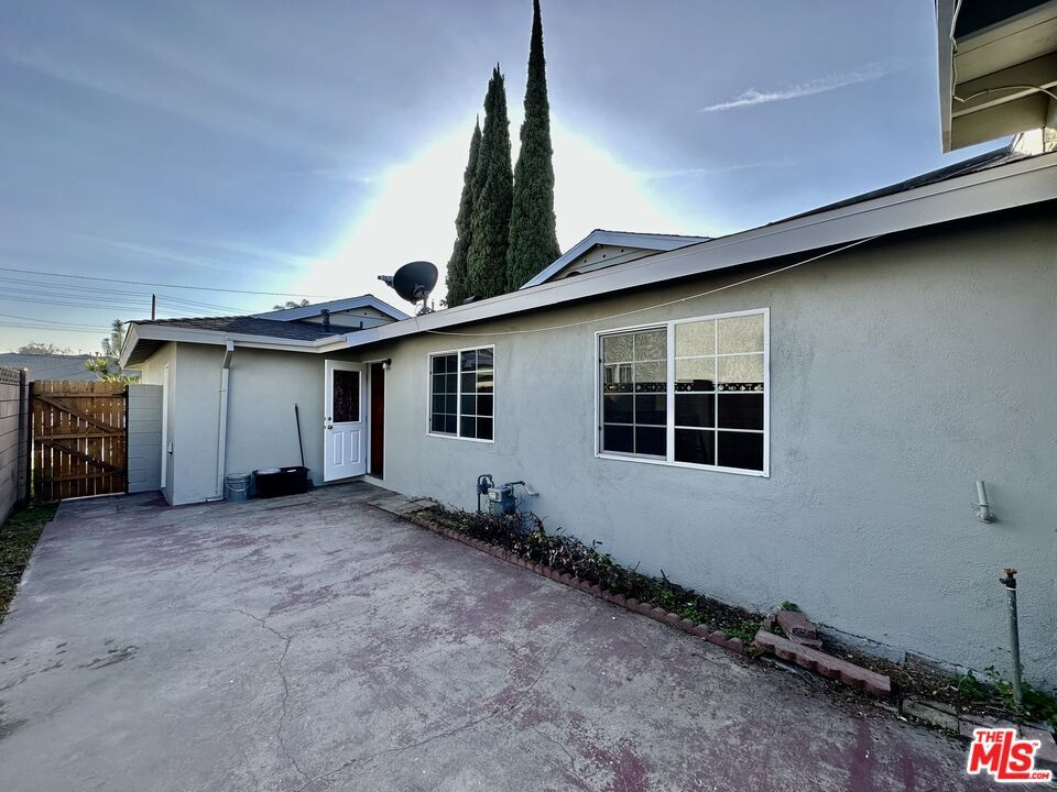 Primary Photo - 1037 W Benbow St