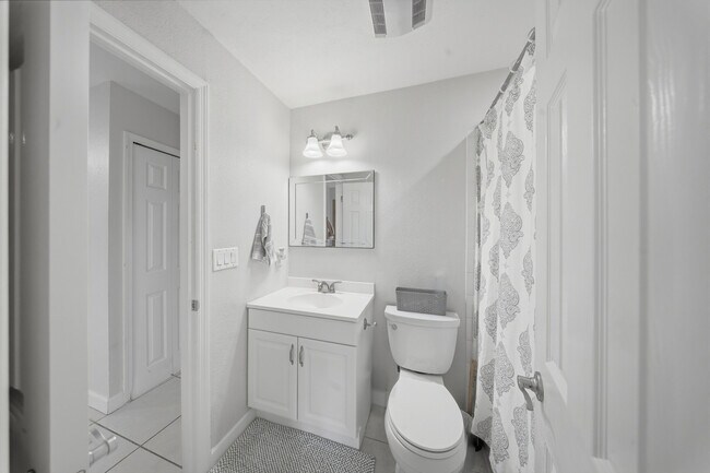 Foto del edificio - 2474 Tahoe Cir