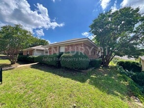 Building Photo - 1104 Curtis Dr