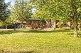 Building Photo - 4715 W Hillcrest Dr