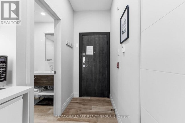 Building Photo - 201 MacLaren St