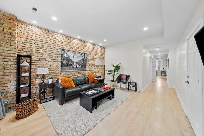 Foto del edificio - 3236 W Eastwood Ave