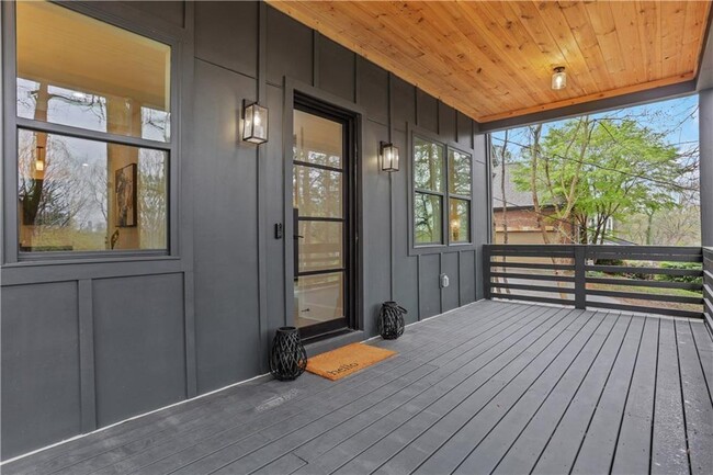 Building Photo - 2497 Wawona Dr NE