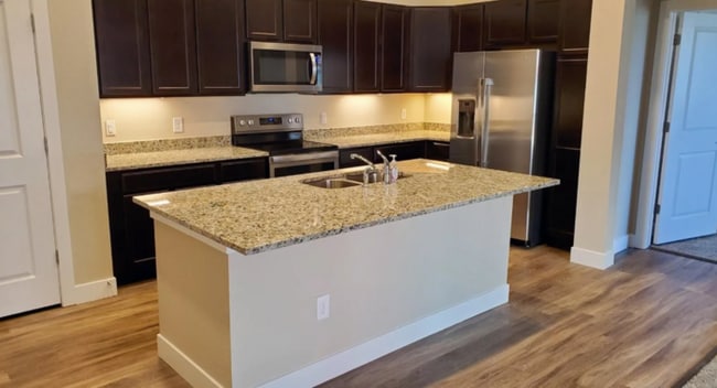 Foto del edificio - Large 2 Bedroom Condo with Patio!