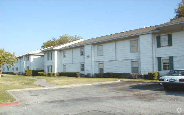 Pioneer House Apartments - Pioneer Apartments