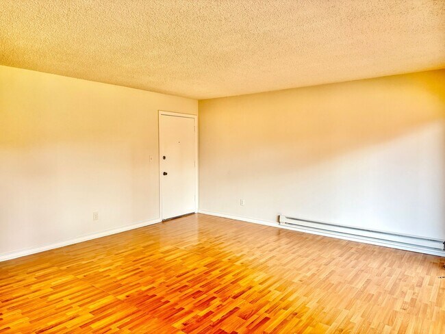 Foto del edificio - $3290 - 3 BED/2 BATH CONDO IN CENTRAL FREM...