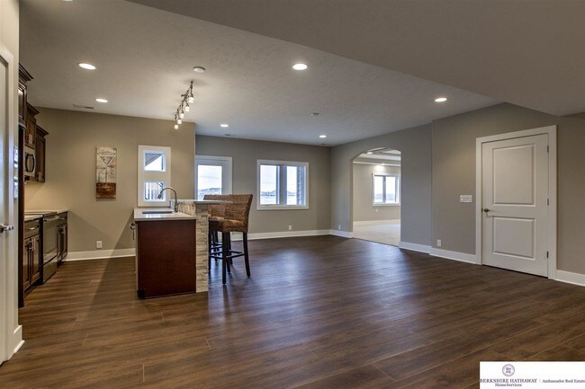 Building Photo - 6 bedroom in Omaha NE 68022