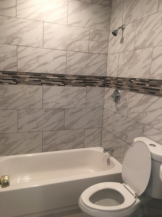 Foto del edificio - 519 E Queen Ln