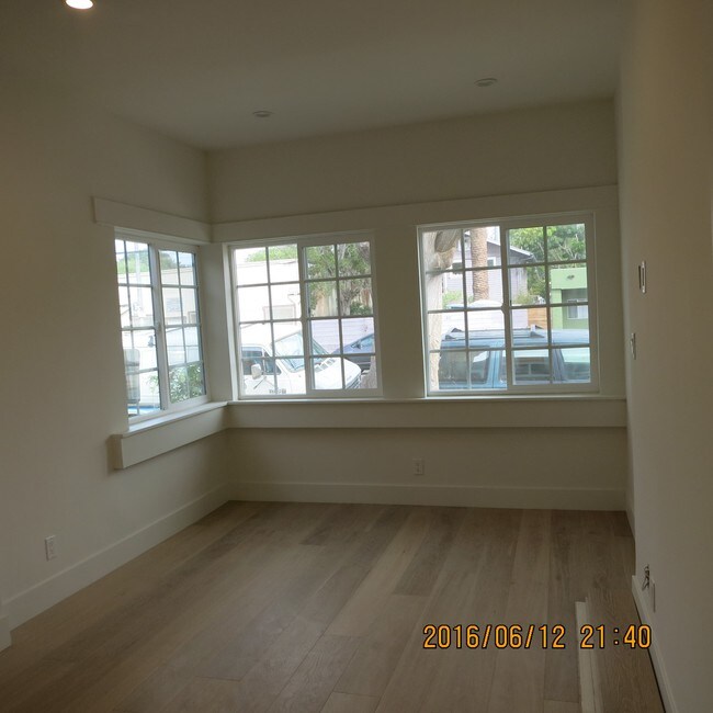 de estar - 220 San Juan Ave