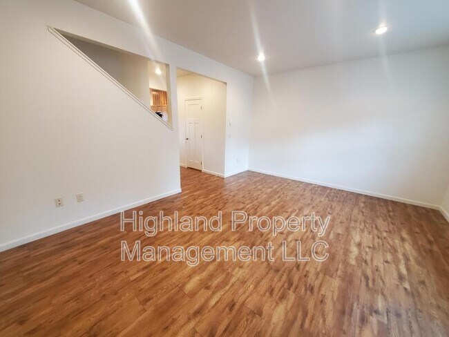 Foto del edificio - 512 NE Stadium Way