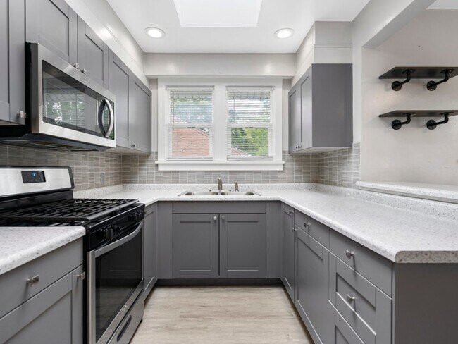Foto del edificio - 707 McHenry Ave