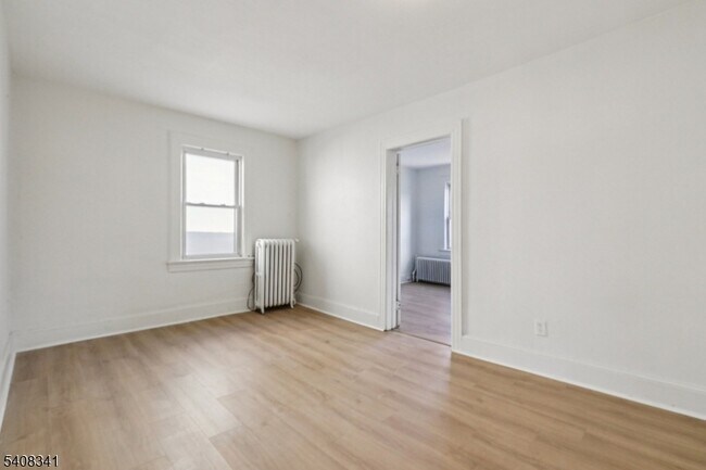 Foto del edificio - 66 N Washington Ave