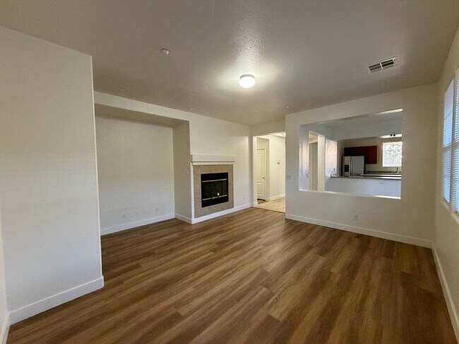Foto del edificio - Discover a refreshed 4-bedroom, 2.5-bath home in Las Vegas 89149