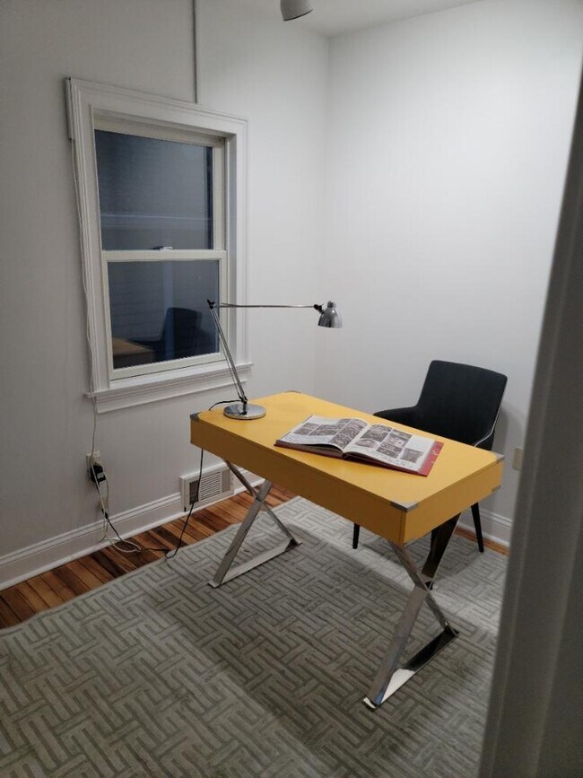 Foto del edificio - Spacious 5 Bed 2 Full Bath