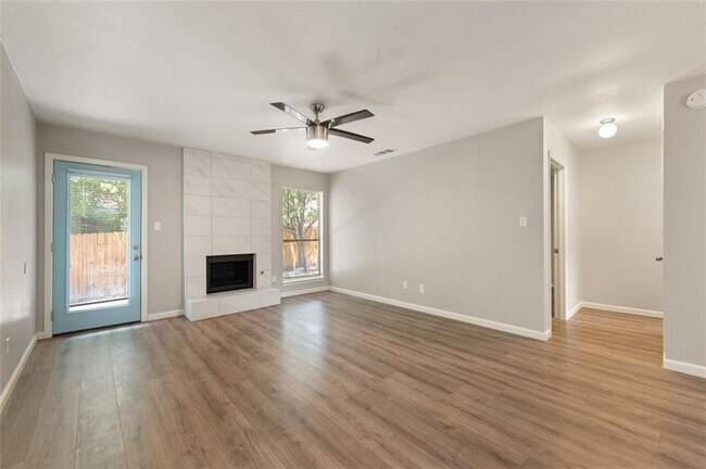 Foto del edificio - 2404 Burleson Ct