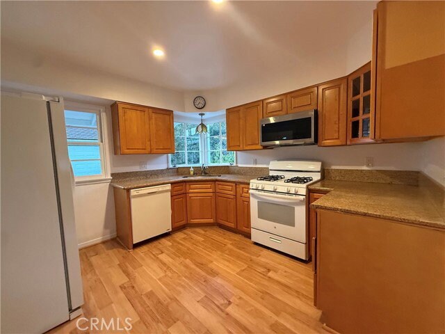 Building Photo - 1765 Sharon Pl
