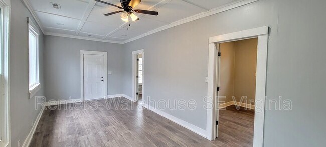 Building Photo - 719 33rd St