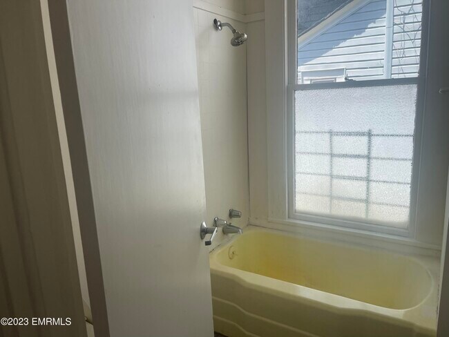 Building Photo - 1303 24th Ave