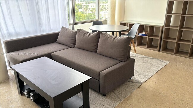 Foto del edificio - 900 Bay Dr