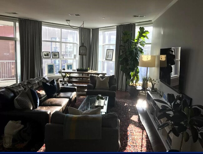 Foto del edificio - 324 E Main St