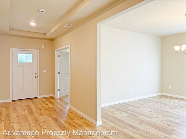 Building Photo - 4 br, 2 bath House - 2421 Woodland Way