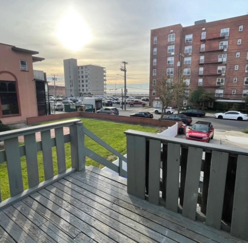 Foto del edificio - 215 Shore Rd