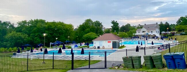 Foto del edificio - 6117 Springwater Pl