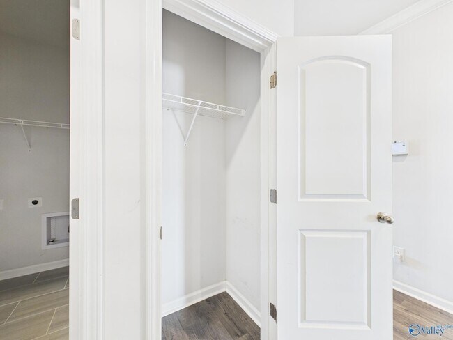 Building Photo - 506 E River Landing Blvd