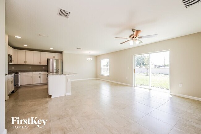 Building Photo - 706 Yeager Ct